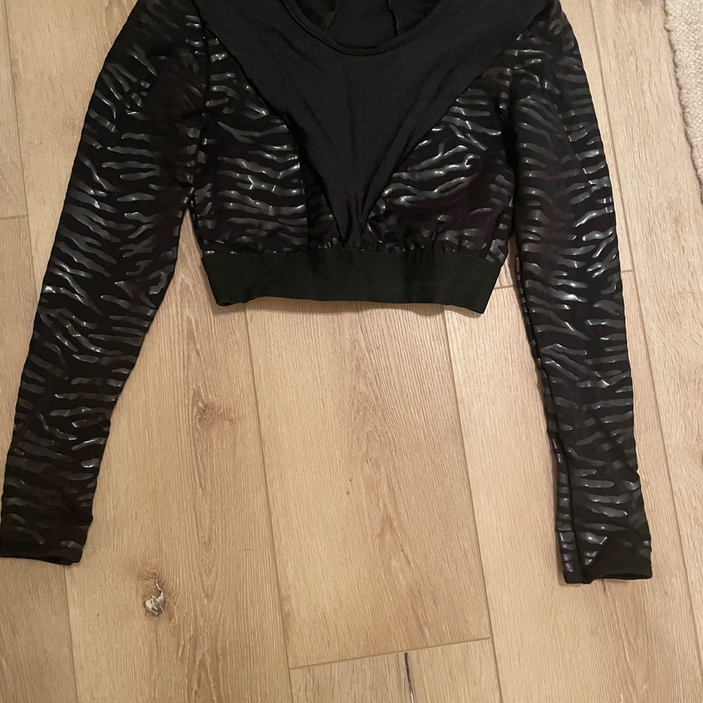 Paradise Chick Superhero
Series Sticky Crop Top - Black